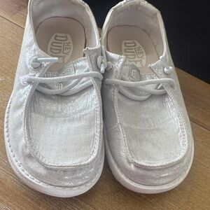 Kids Hey Dudes metallic silver size 12 kids like new